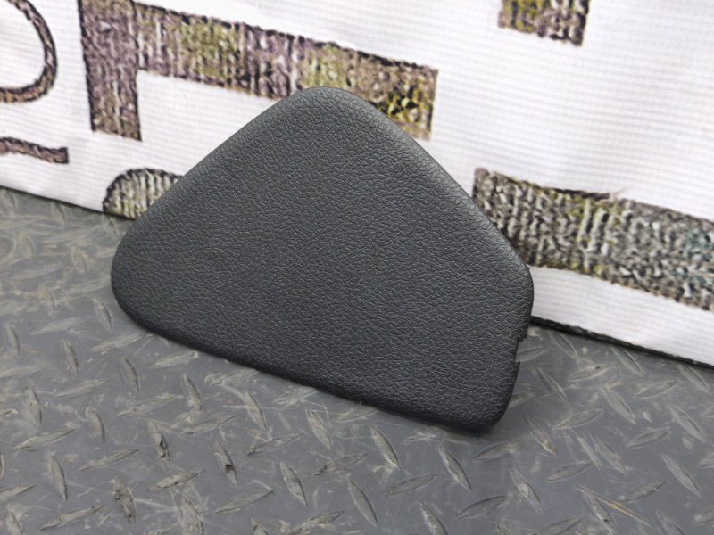 Крышка блока предохранителей салона