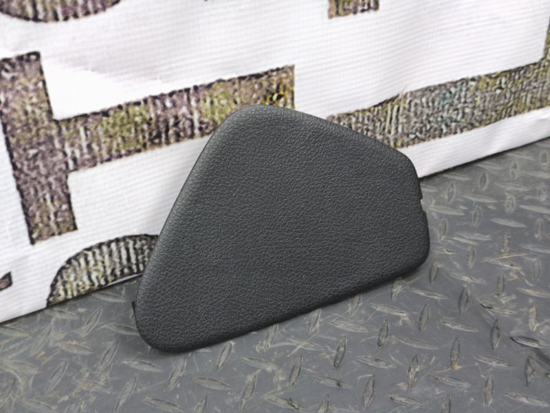 Крышка блока предохранителей салона