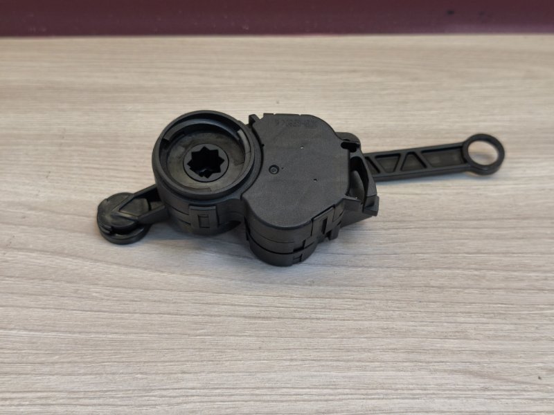 Сервопривод заслонки печки