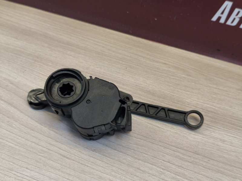 Сервопривод заслонки печки