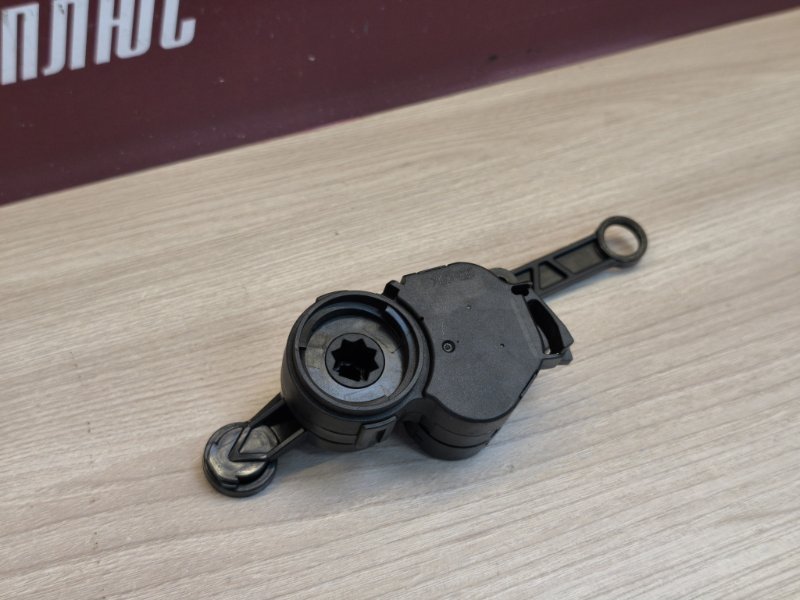 Сервопривод заслонки печки