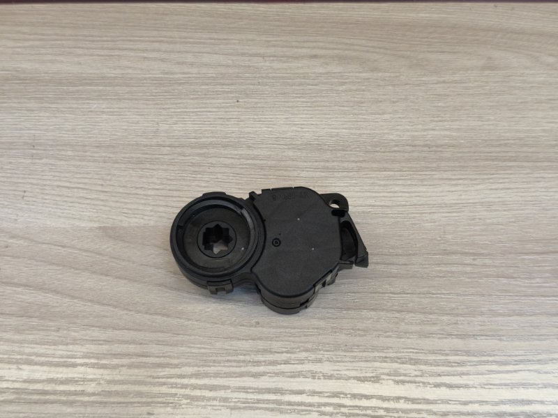 Сервопривод заслонки печки