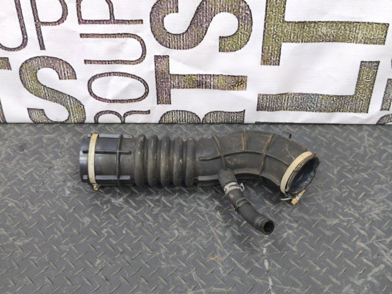 Патрубок воздушного фильтра