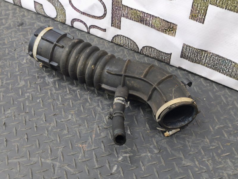 Патрубок воздушного фильтра