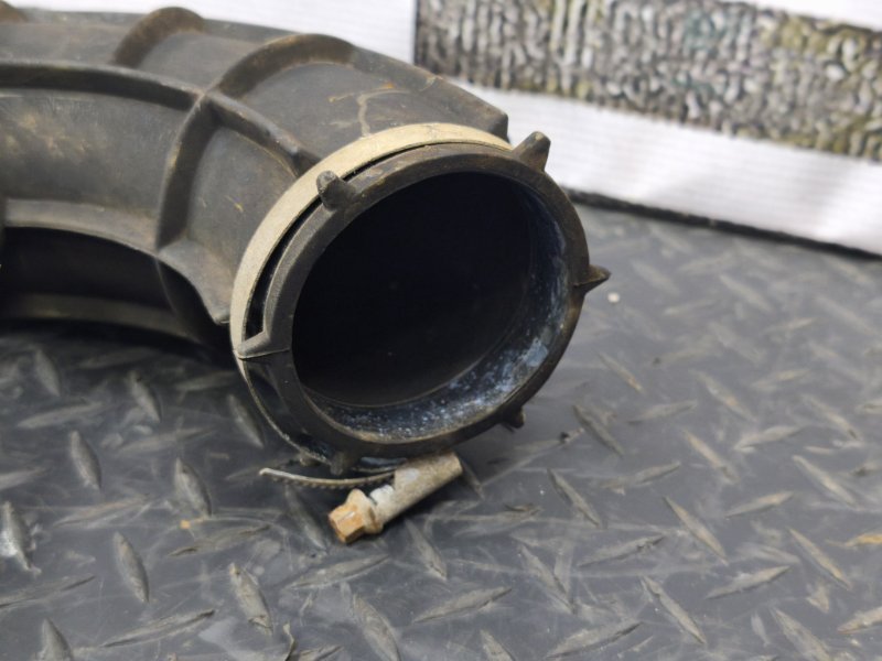 Патрубок воздушного фильтра