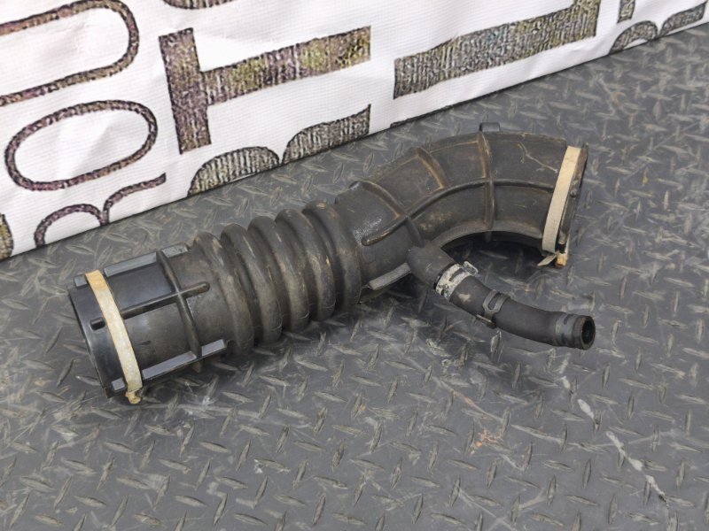 Патрубок воздушного фильтра