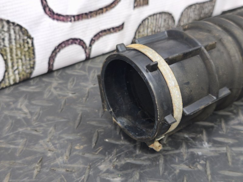 Патрубок воздушного фильтра