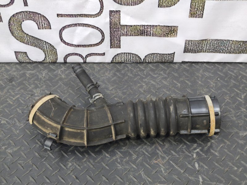 Патрубок воздушного фильтра