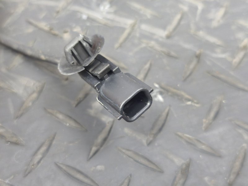 Замок капота