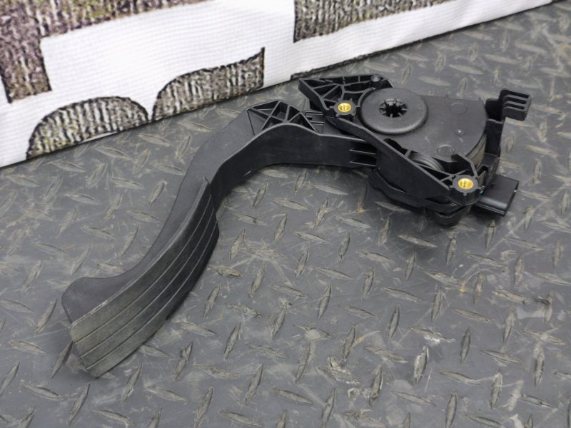 Педаль газа