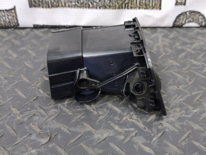 Воздушный дефлектор салона