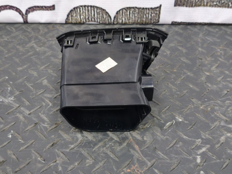 Воздушный дефлектор салона