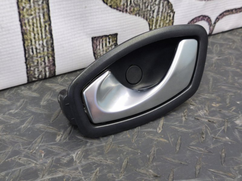 внутренняя ручка двери