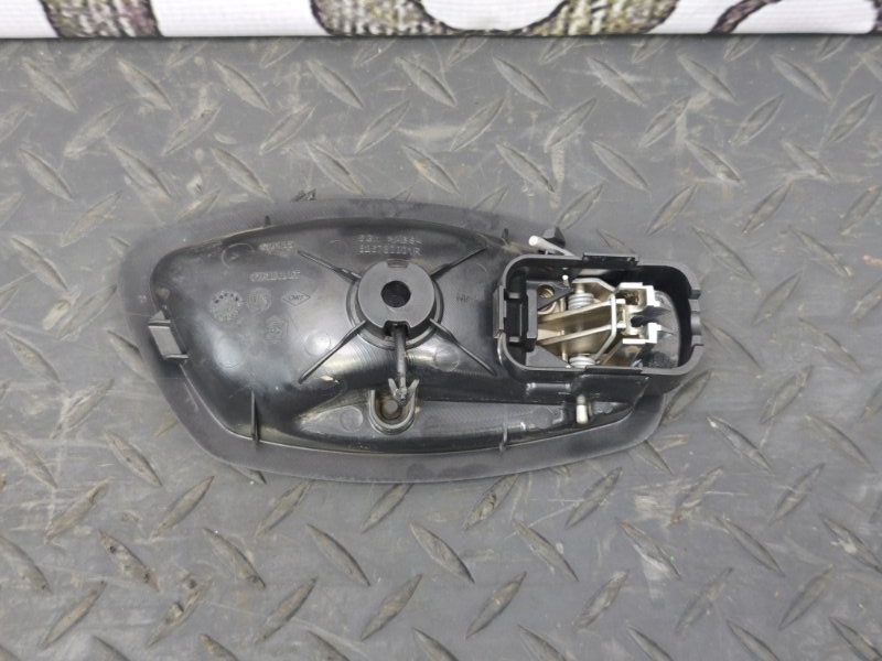 внутренняя ручка двери