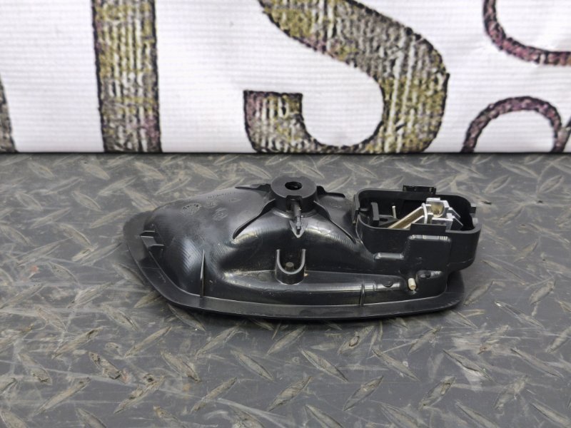 внутренняя ручка двери