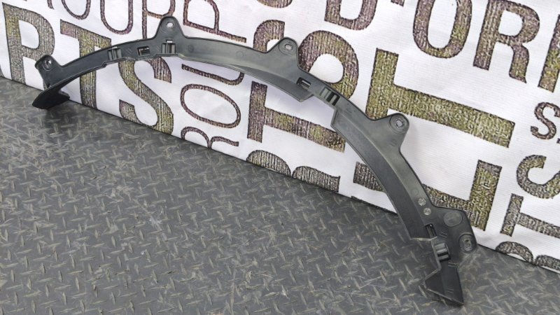 Кронштейн молдинга крыла