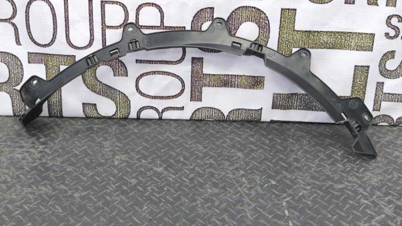 Кронштейн молдинга крыла