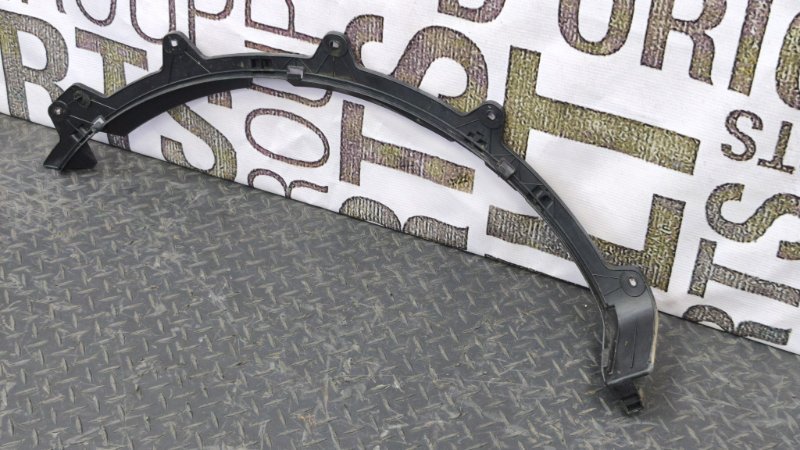 Кронштейн молдинга крыла