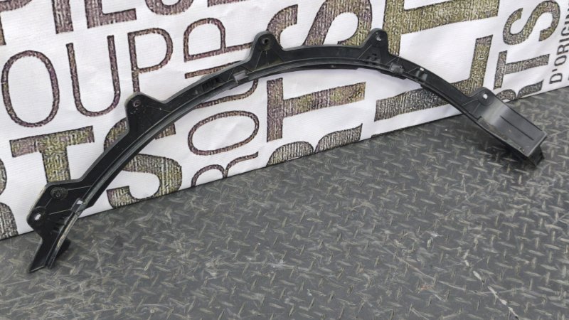 Кронштейн молдинга крыла