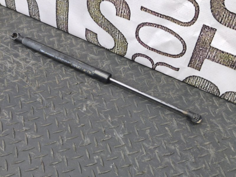 Амортизатор багажника