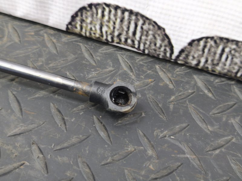 Амортизатор багажника