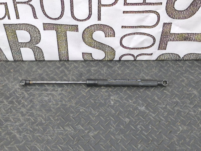 Амортизатор багажника