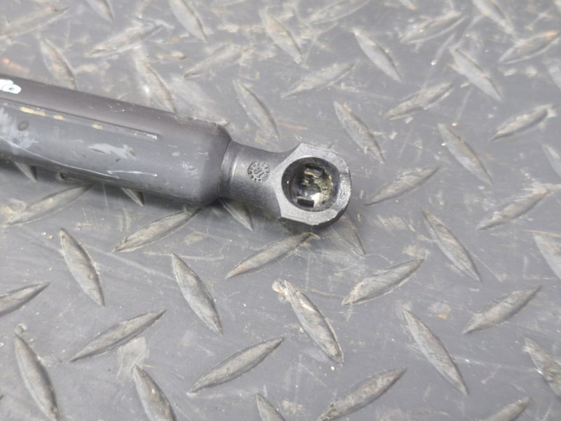 Амортизатор багажника