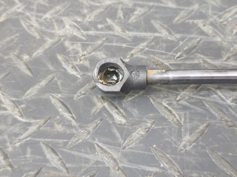 Амортизатор багажника