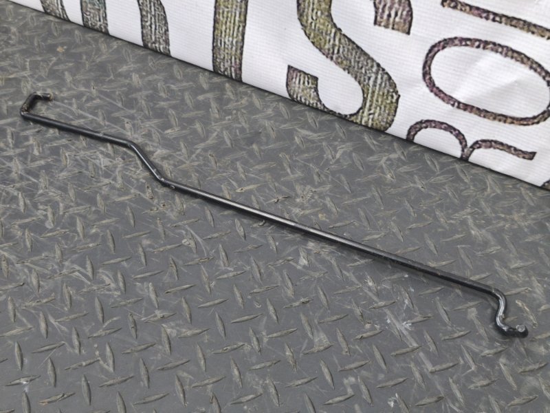 Упор капота