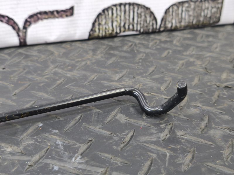 Упор капота