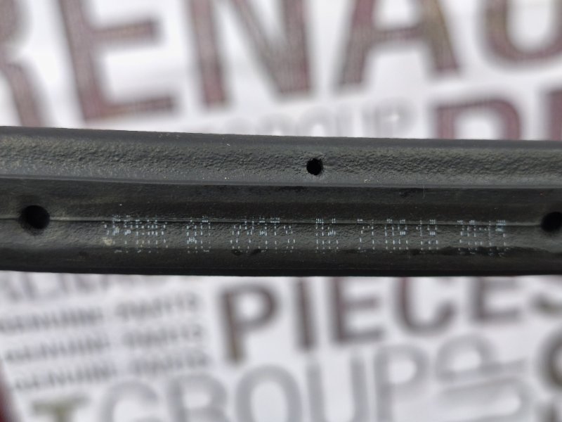 Уплотнитель капота