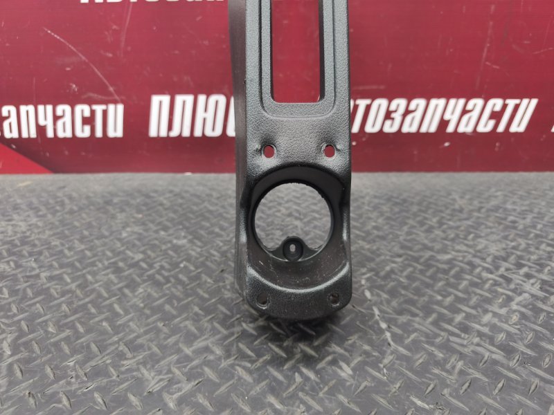 Консоль между сидений