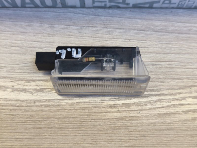 Плафон подсветки салона