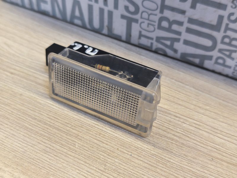 Плафон подсветки салона