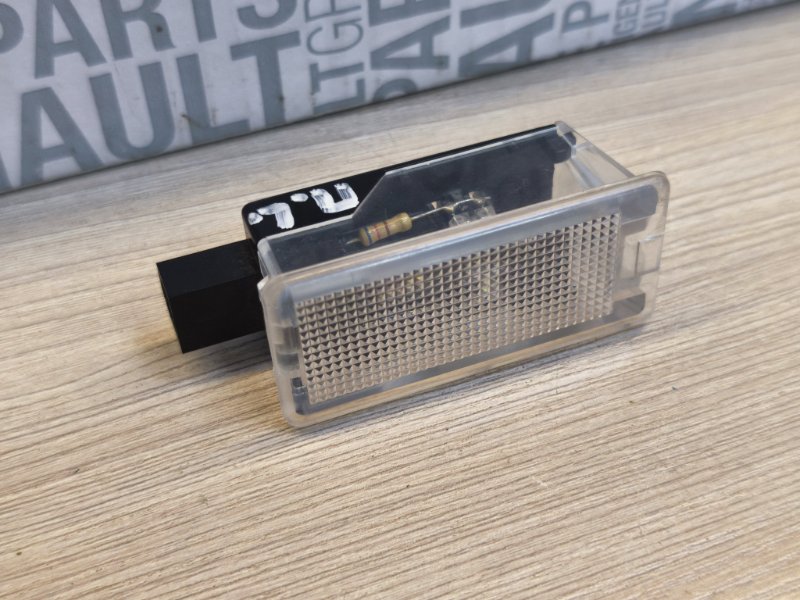 Плафон подсветки салона