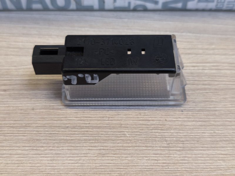 Плафон подсветки салона