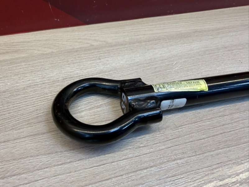 Буксировочный крюк