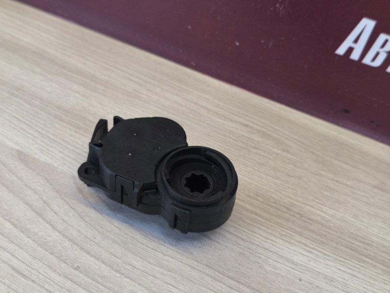 Сервопривод заслонки печки