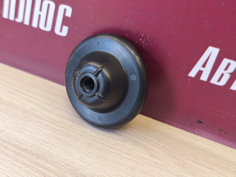 Крепление запасного колеса