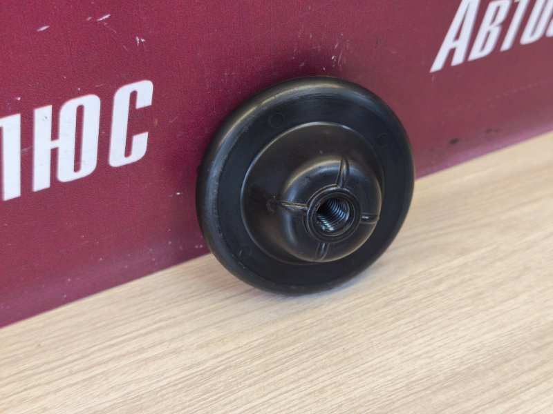 Крепление запасного колеса