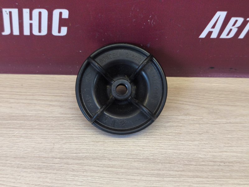 Крепление запасного колеса