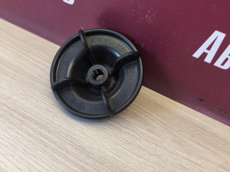 Крепление запасного колеса