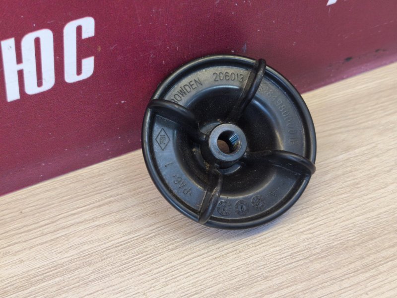 Крепление запасного колеса