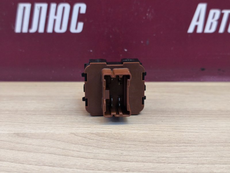 Кнопка стеклоподъемника