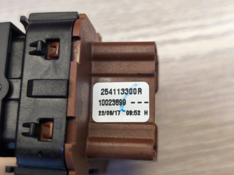 Кнопка стеклоподъемника