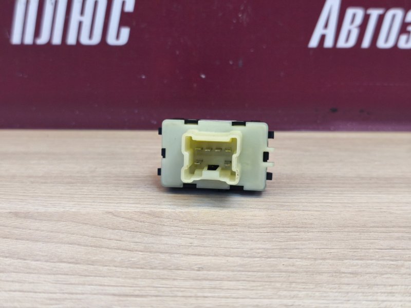 Кнопка стеклоподъемника