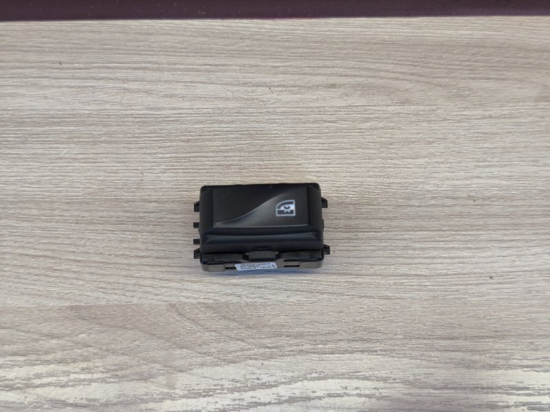 Кнопка блокировки стеклоподъемников