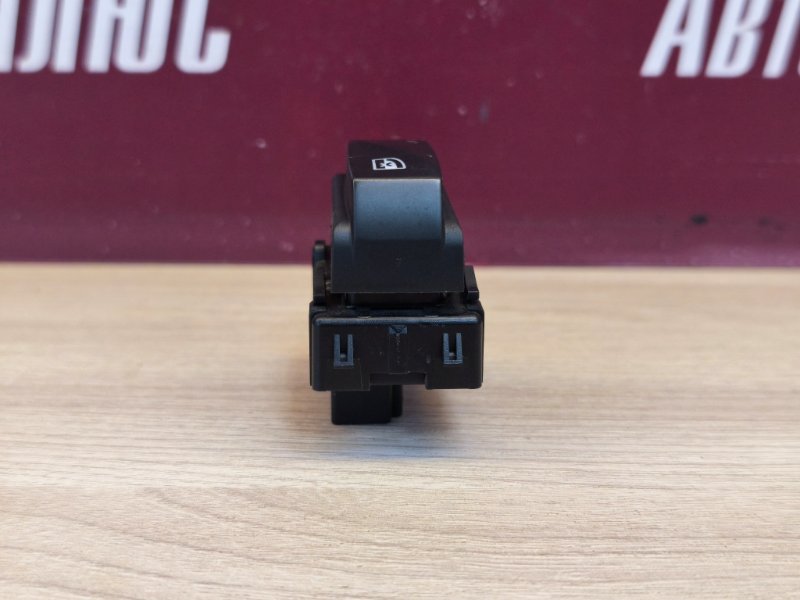 Кнопка блокировки стеклоподъемников