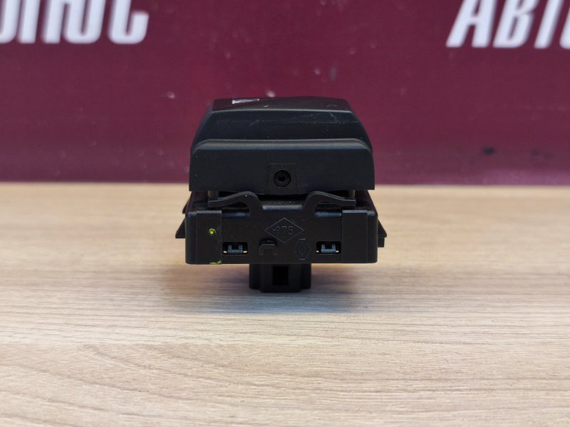 Кнопка блокировки стеклоподъемников