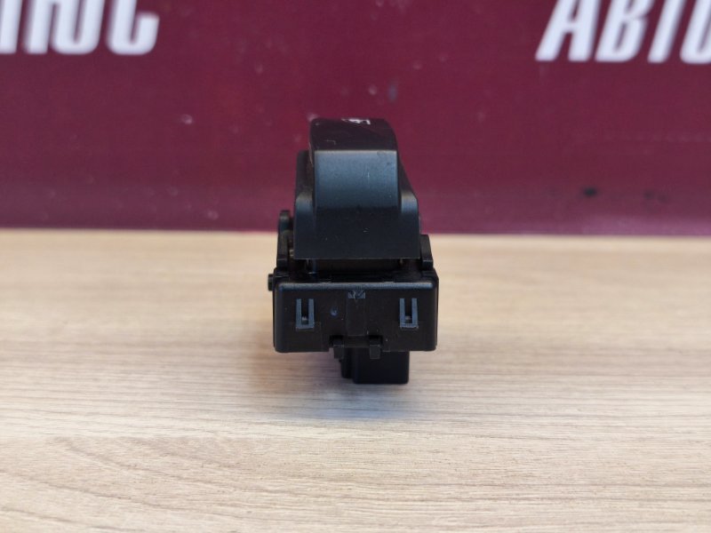 Кнопка блокировки стеклоподъемников